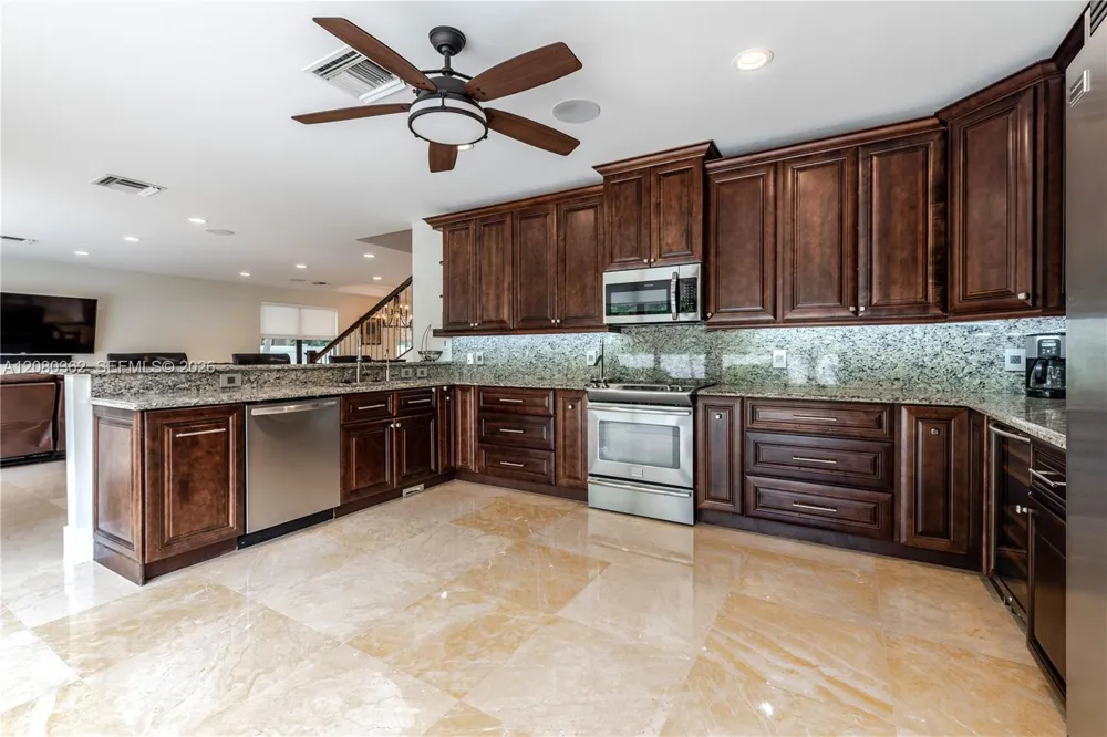 169 SE Wavecrest Way #0 Boca Raton, FL 33432