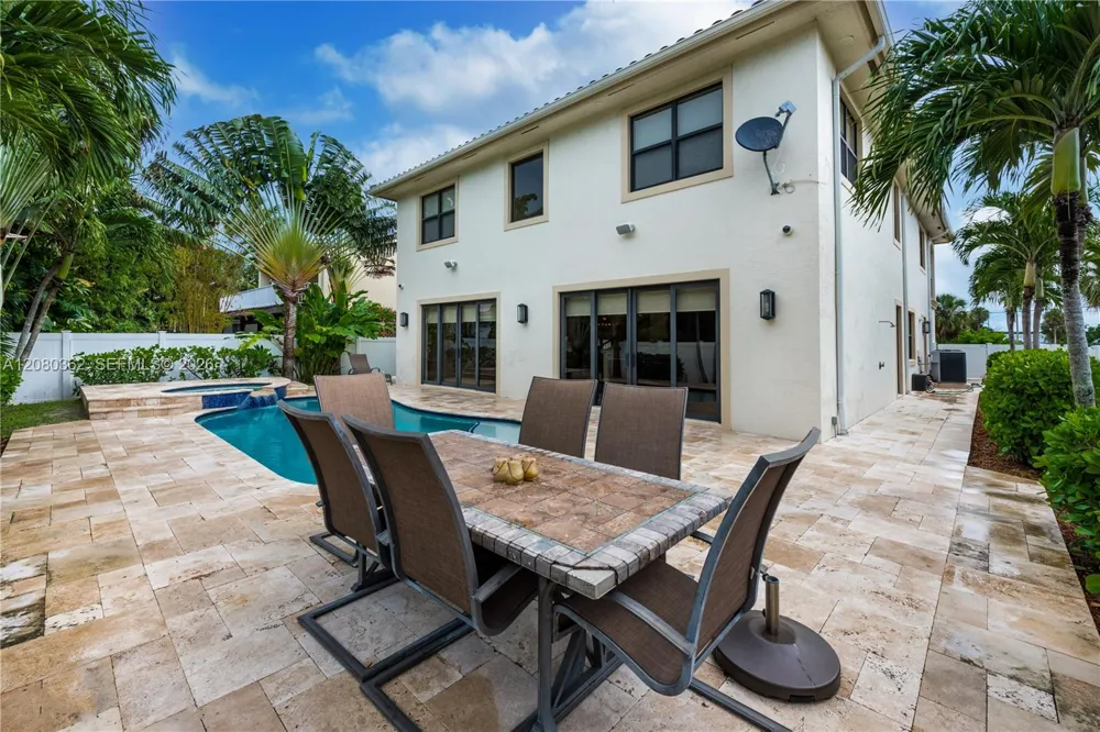 169 SE Wavecrest Way #0 Boca Raton, FL 33432