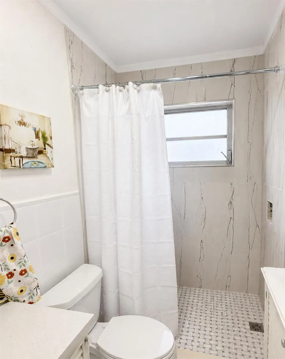1450 ATLANTIC SHORES BOULEVARD #212 Hallandale Beach, FL 33009