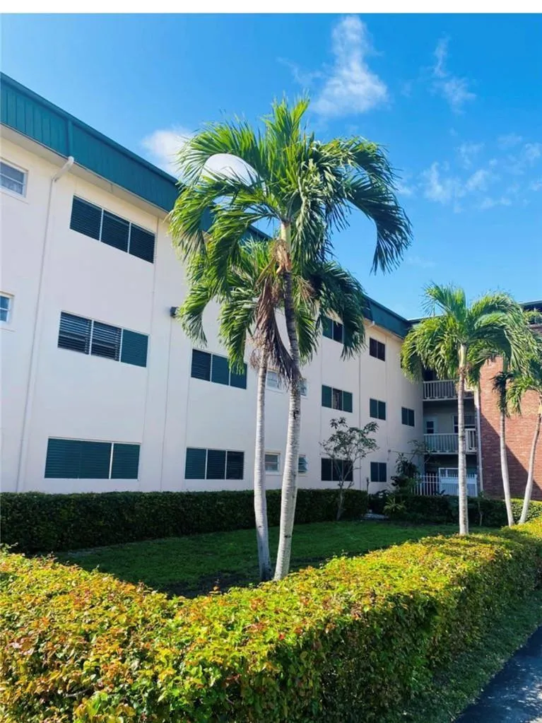 1450 ATLANTIC SHORES BOULEVARD #212 Hallandale Beach, FL 33009