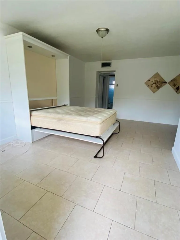 1450 ATLANTIC SHORES BOULEVARD #212 Hallandale Beach, FL 33009