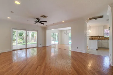 949 GREENSWARD LANE