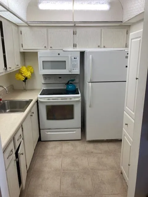 41 SUSSEX B West Palm Beach, FL 33417