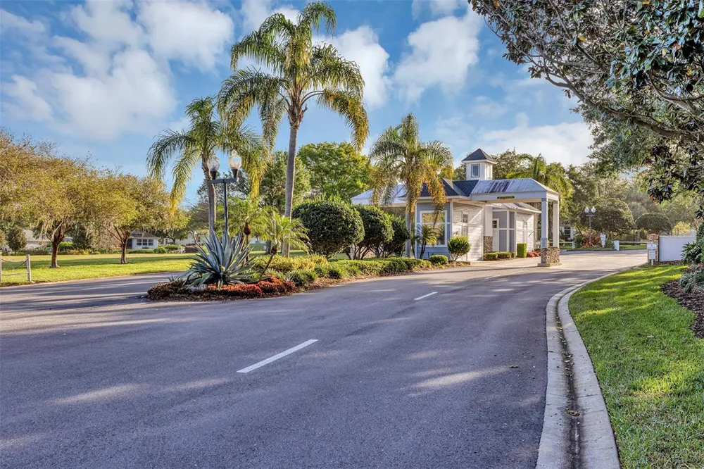 4958 PORTSMOUTH STREET Tavares, FL 32778