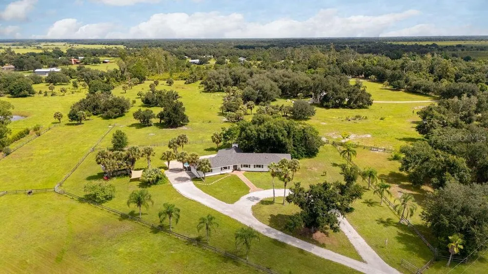 5240 MYAKKA VALLEY TRAIL Sarasota, FL 34241