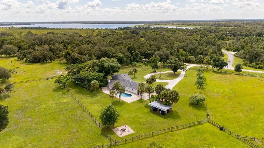 5240 MYAKKA VALLEY TRAIL Sarasota, FL 34241