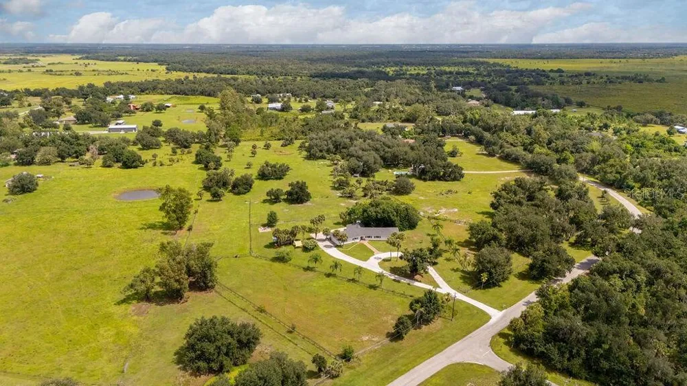 5240 MYAKKA VALLEY TRAIL Sarasota, FL 34241