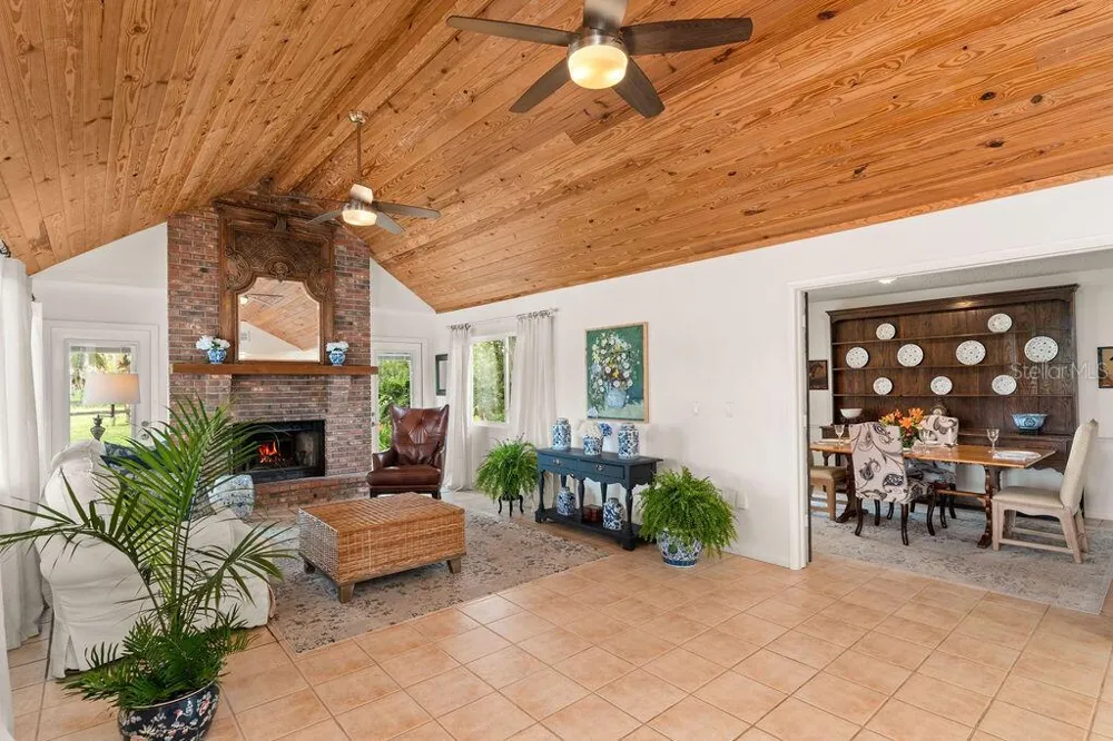 5240 MYAKKA VALLEY TRAIL Sarasota, FL 34241