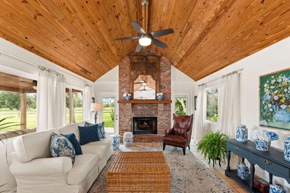 5240 MYAKKA VALLEY TRAIL Sarasota, FL 34241