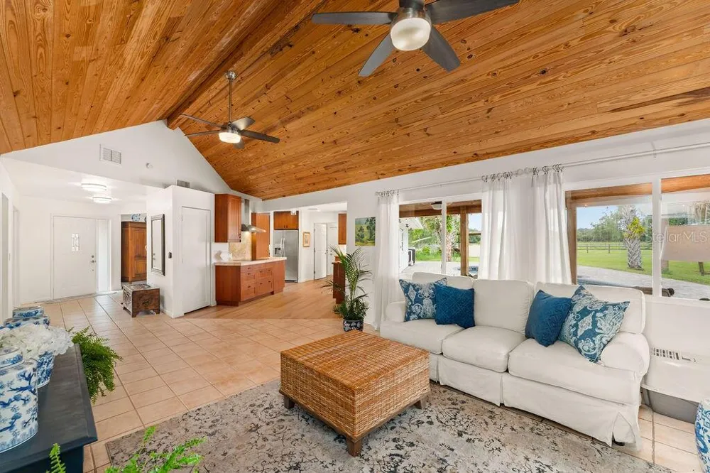 5240 MYAKKA VALLEY TRAIL Sarasota, FL 34241