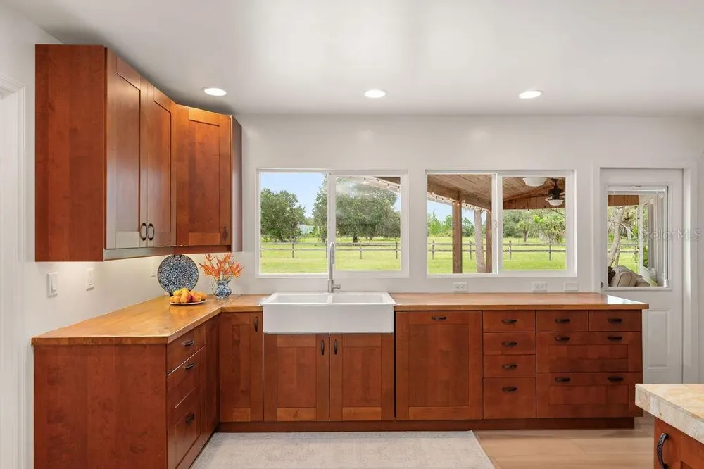 5240 MYAKKA VALLEY TRAIL Sarasota, FL 34241