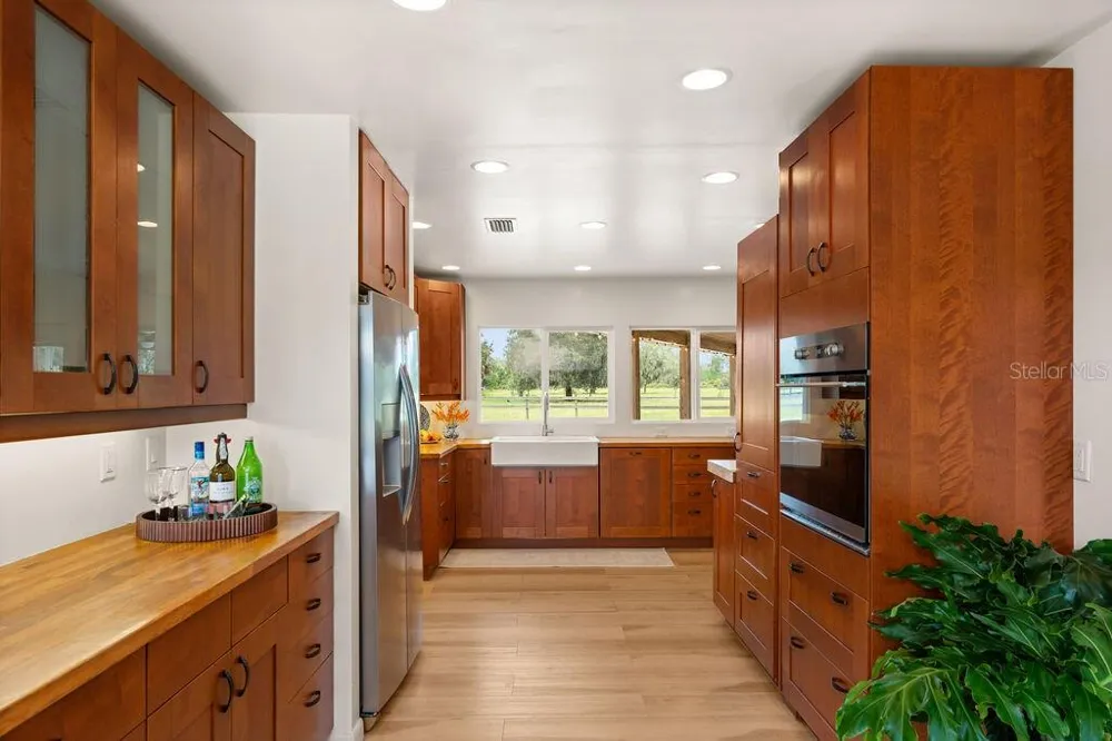 5240 MYAKKA VALLEY TRAIL Sarasota, FL 34241