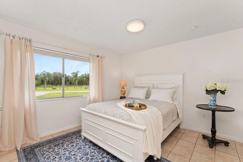 5240 MYAKKA VALLEY TRAIL Sarasota, FL 34241
