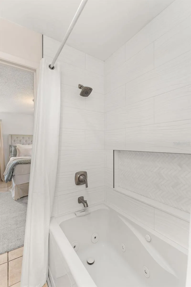 5240 MYAKKA VALLEY TRAIL Sarasota, FL 34241