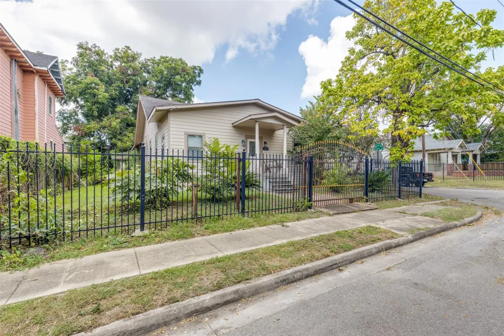 3012 Garrow Street Houston, TX 77003