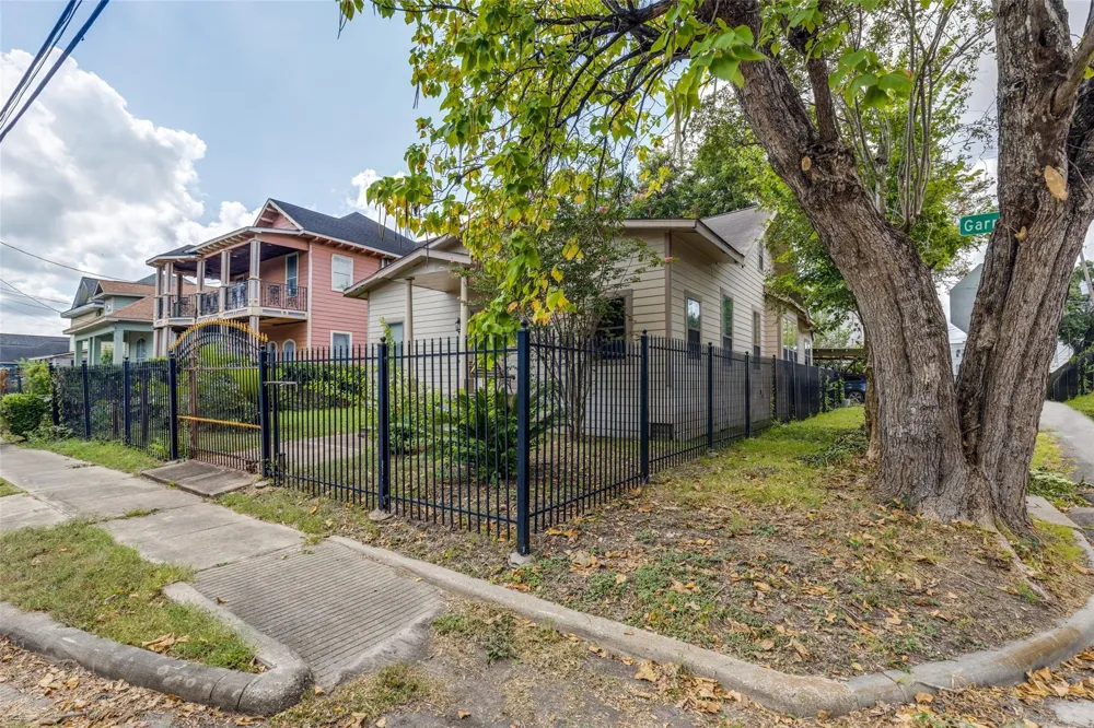 3012 Garrow Street Houston, TX 77003
