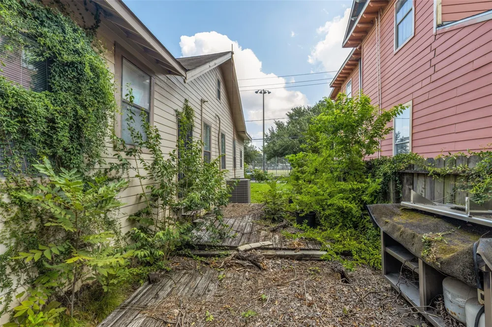 3012 Garrow Street Houston, TX 77003