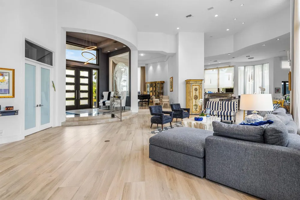 7027 Queenferry Circle Boca Raton, FL 33496