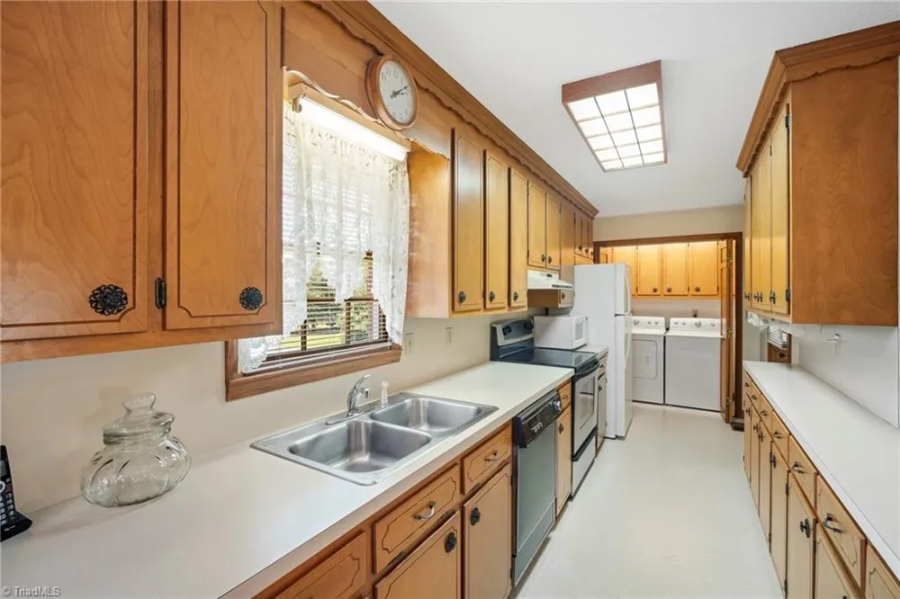 329 Henderson Drive Clemmons, NC 27012