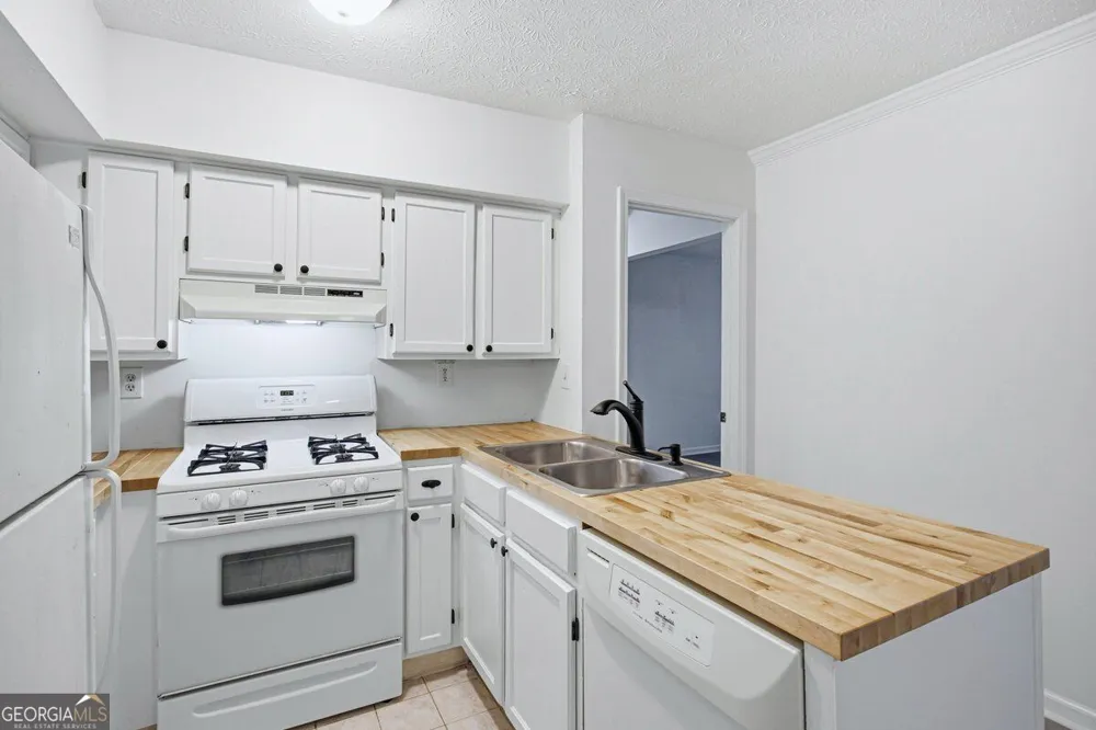 2052 Brian Way Decatur, GA 30033