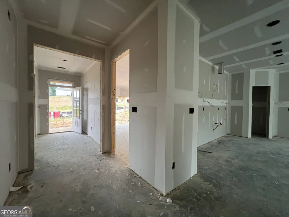 5659 Evelyn LN Flowery Branch, GA 30542