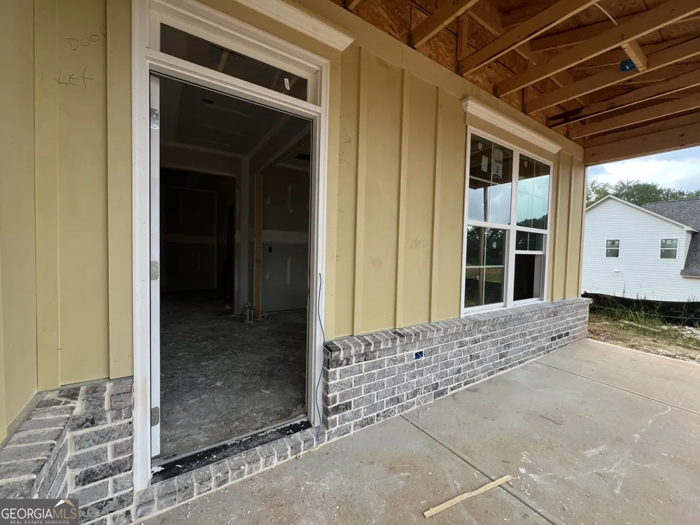 5659 Evelyn LN Flowery Branch, GA 30542