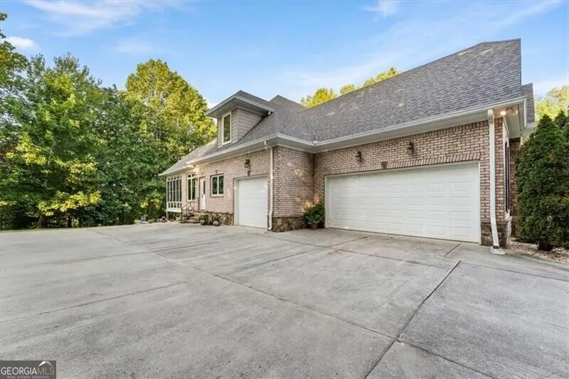 195 Fredericks CV Dawsonville, GA 30534