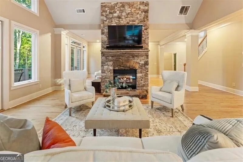195 Fredericks CV Dawsonville, GA 30534