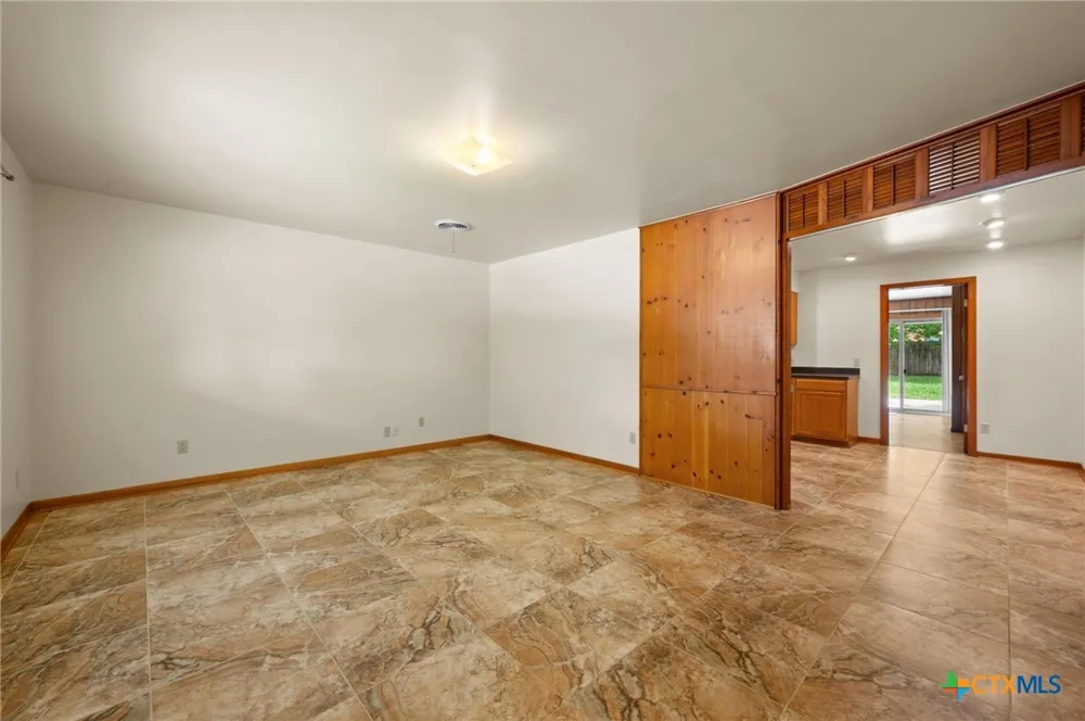 201 Hillcrest Drive Luling, TX 78648