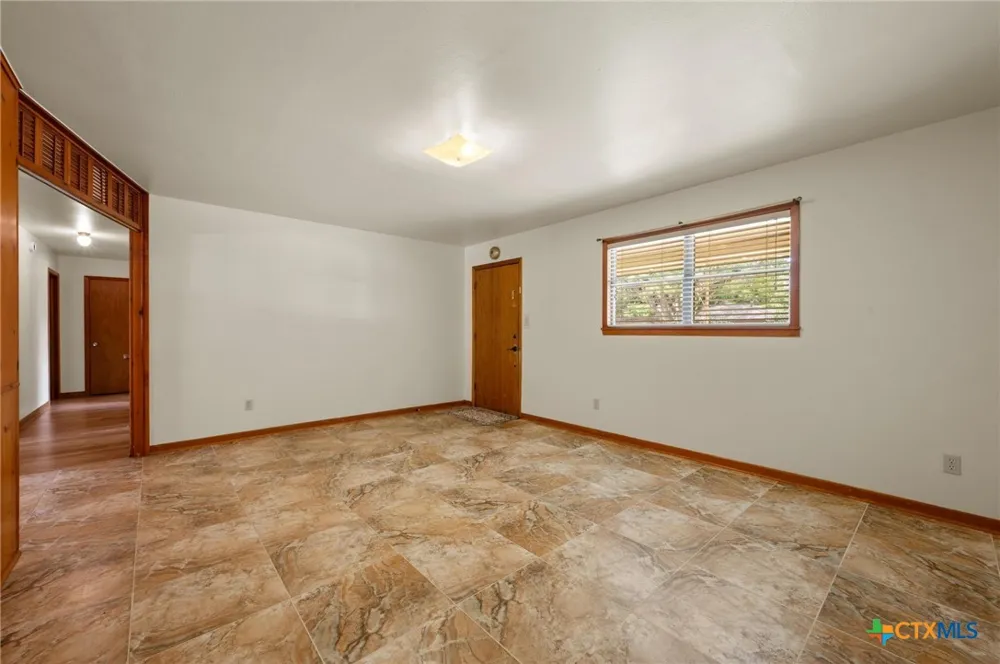201 Hillcrest Drive Luling, TX 78648