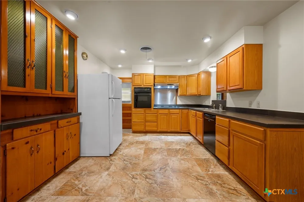 201 Hillcrest Drive Luling, TX 78648