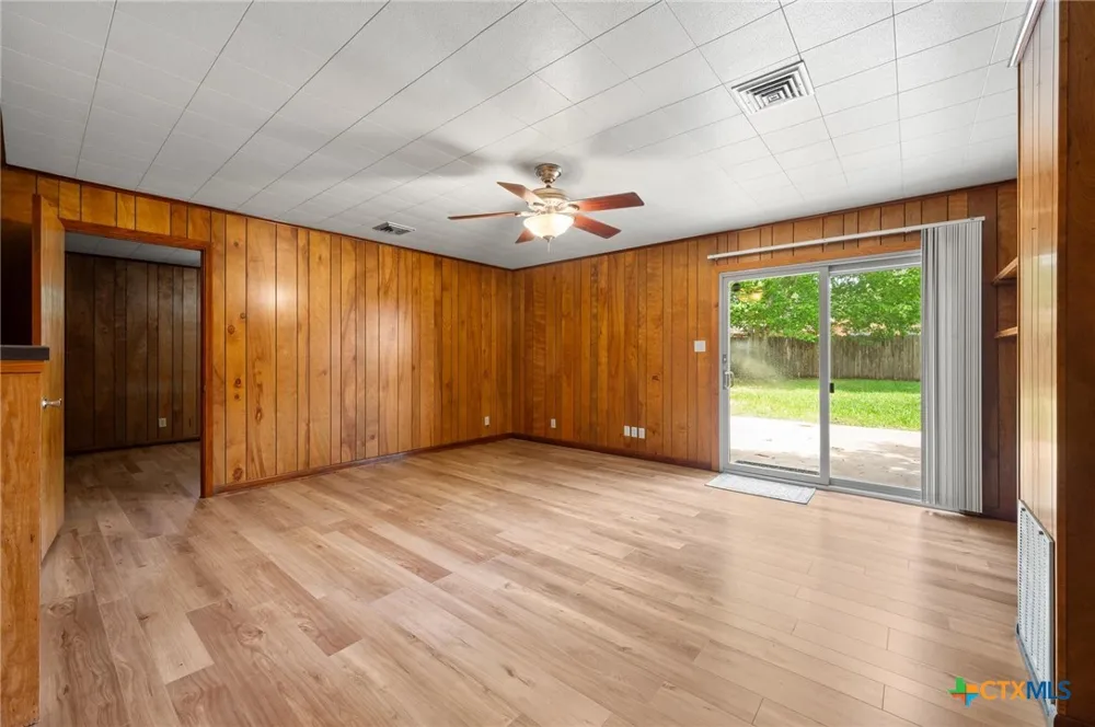 201 Hillcrest Drive Luling, TX 78648