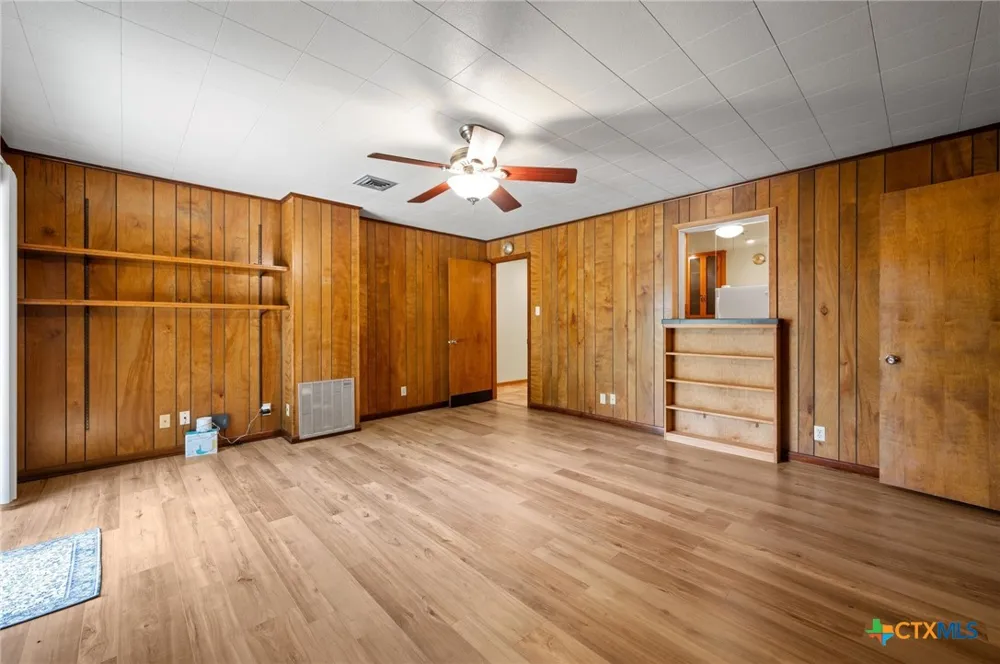 201 Hillcrest Drive Luling, TX 78648