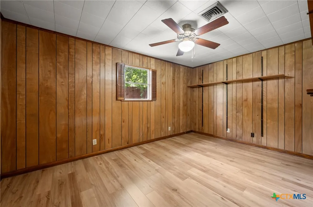 201 Hillcrest Drive Luling, TX 78648