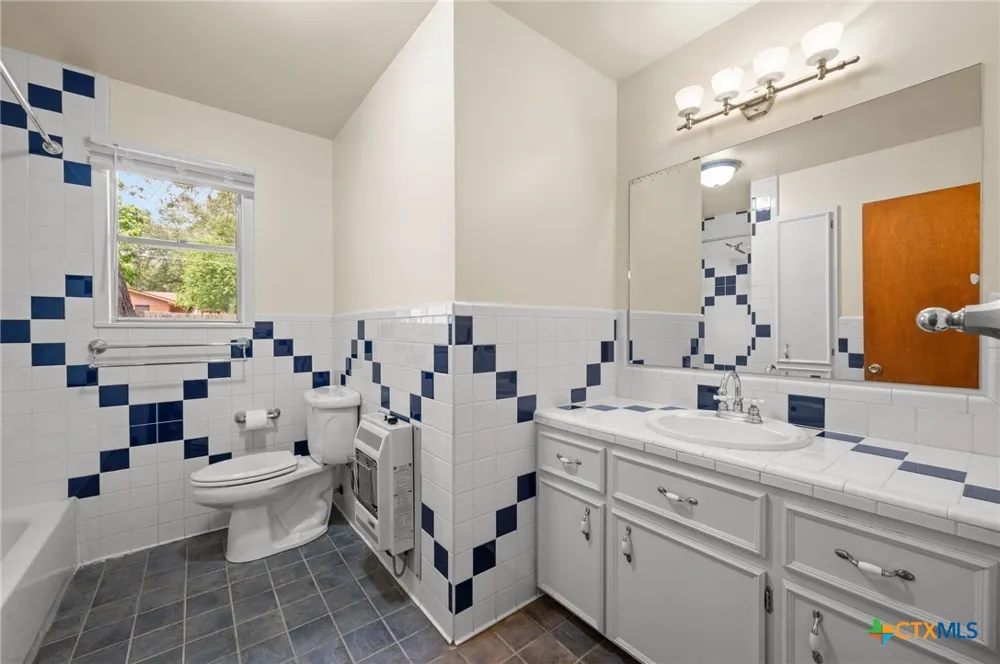 201 Hillcrest Drive Luling, TX 78648