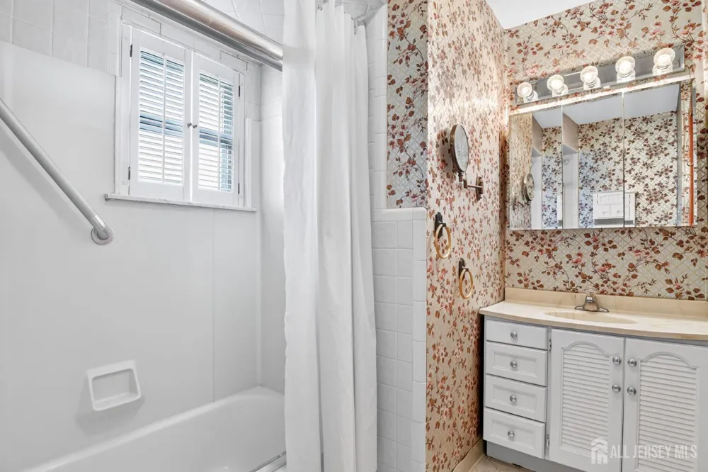 124 Kamm Avenue South River, NJ 08882