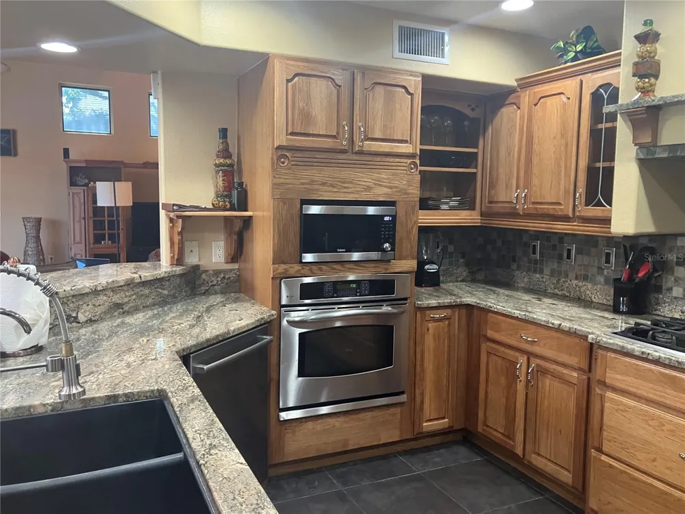 5361 CIRCLE DRIVE Weeki Wachee, FL 34607