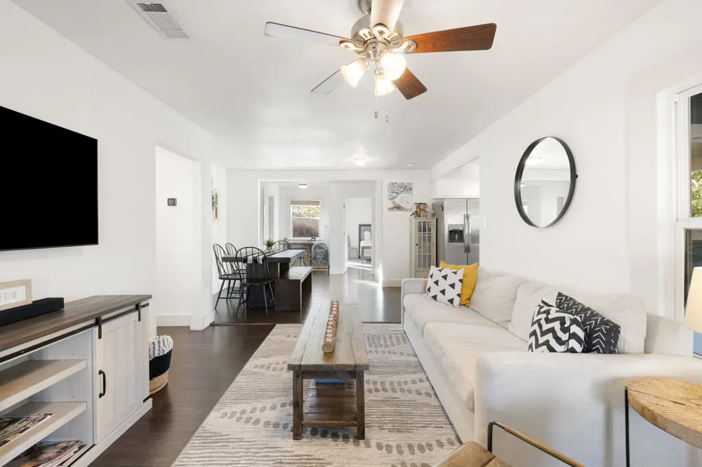 102 Ranchview Drive Johnson City, TX 78636
