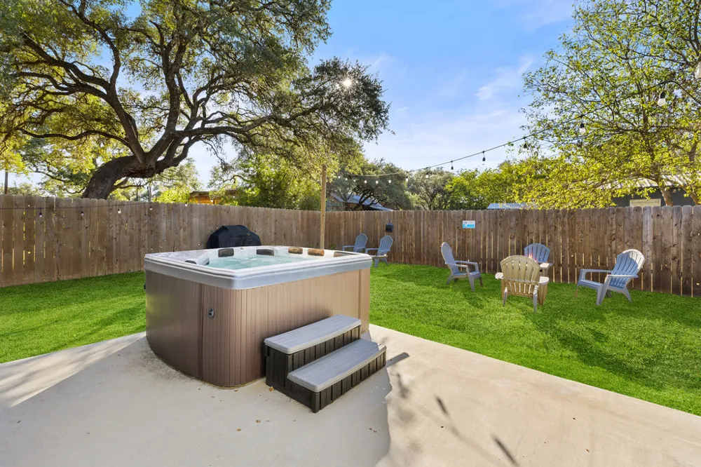 102 Ranchview Drive Johnson City, TX 78636