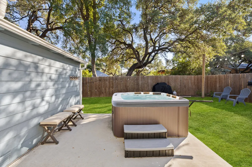 102 Ranchview Drive Johnson City, TX 78636
