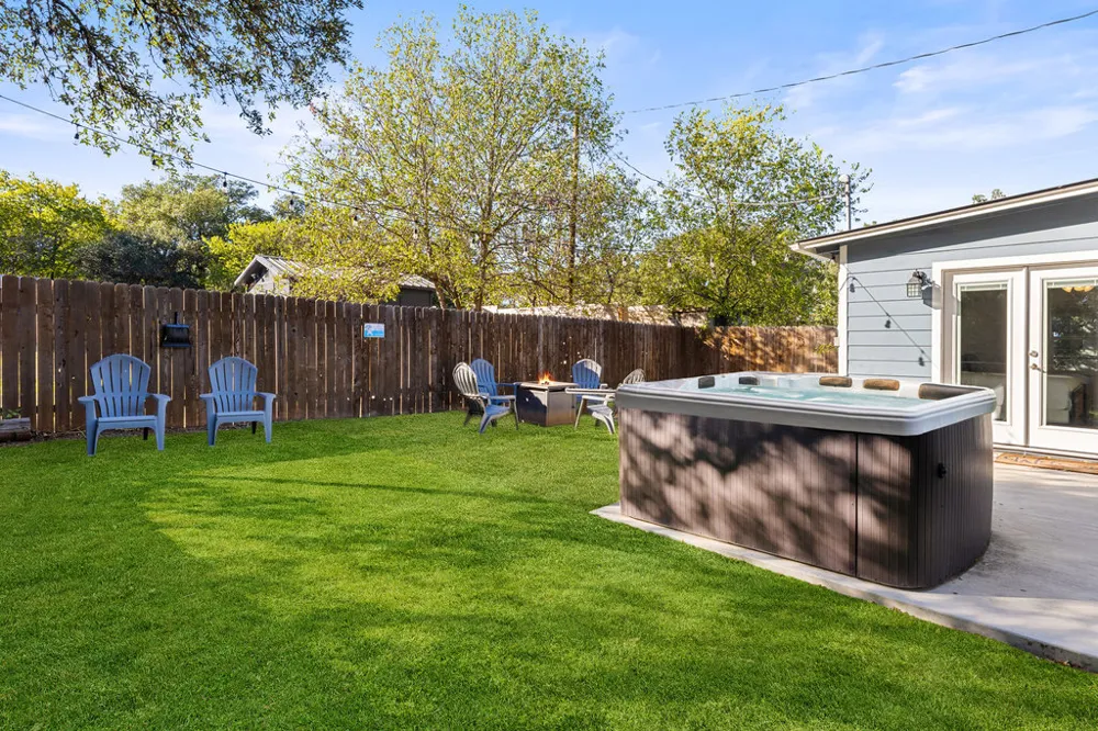 102 Ranchview Drive Johnson City, TX 78636