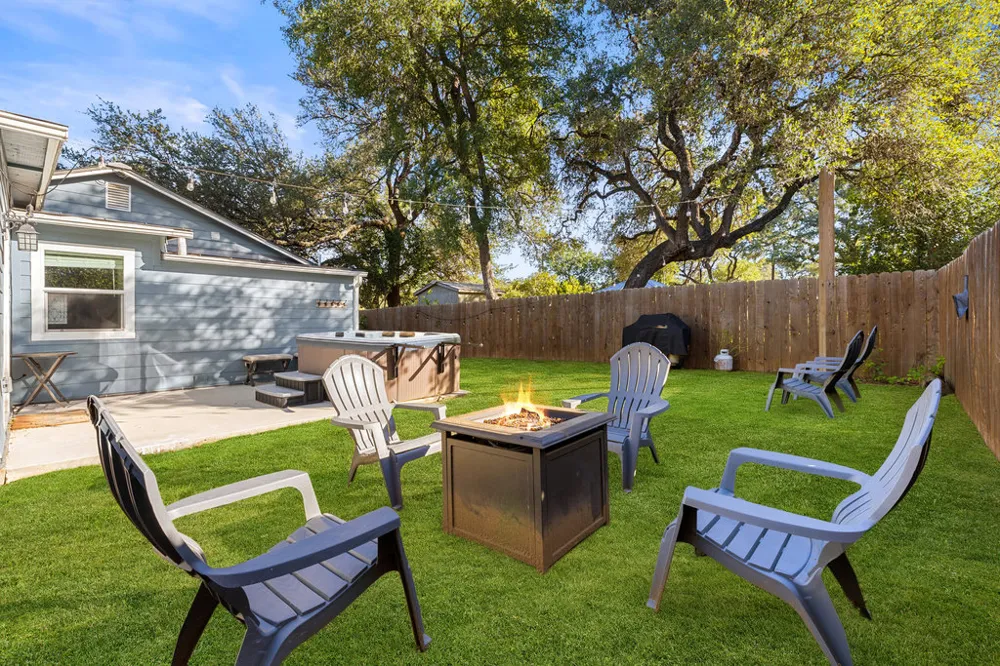 102 Ranchview Drive Johnson City, TX 78636