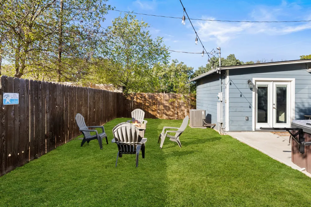 102 Ranchview Drive Johnson City, TX 78636