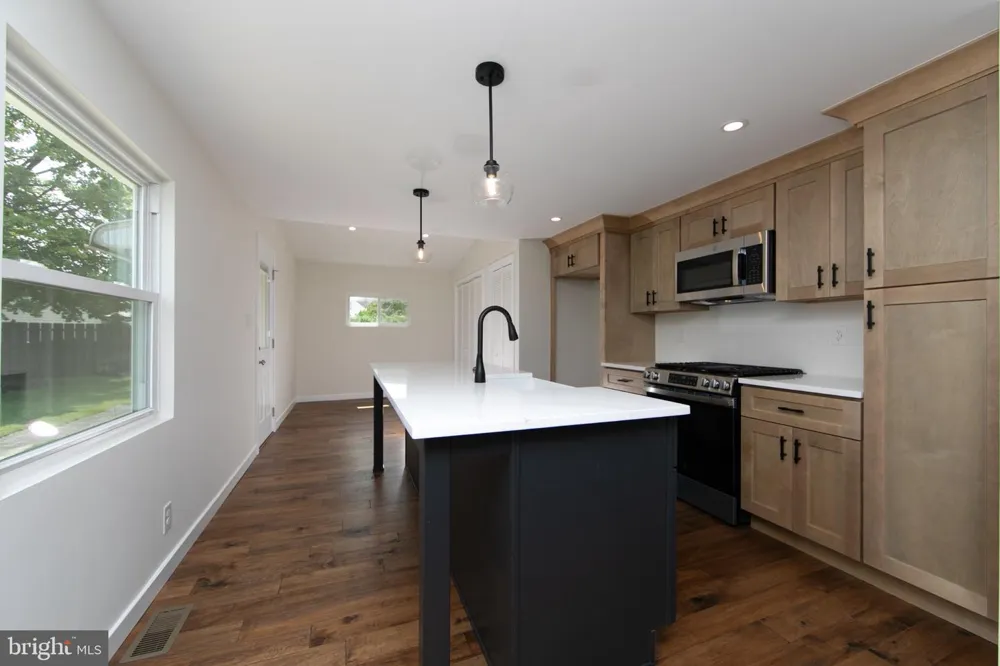 340 COLLINS LANE Maple Shade, NJ 08052