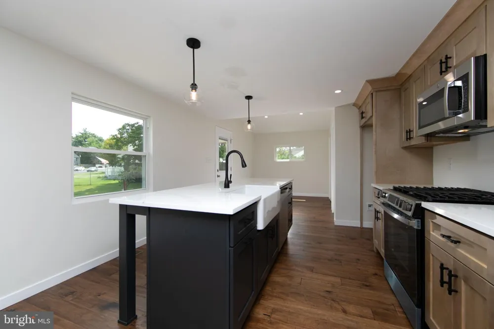 340 COLLINS LANE Maple Shade, NJ 08052