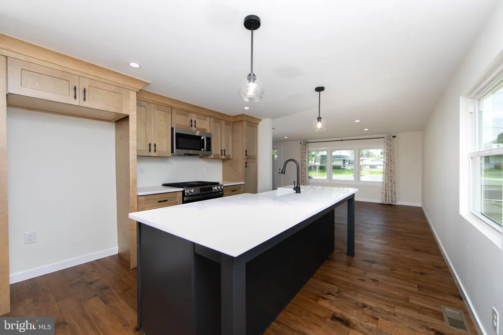 340 COLLINS LANE Maple Shade, NJ 08052