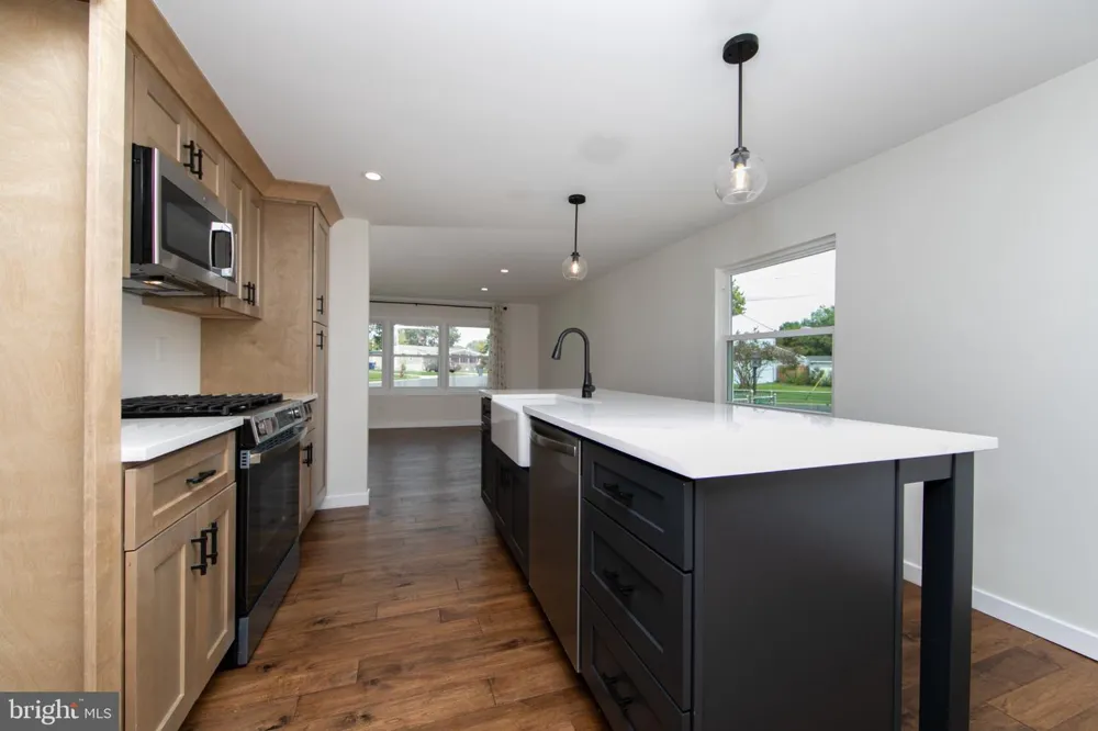 340 COLLINS LANE Maple Shade, NJ 08052