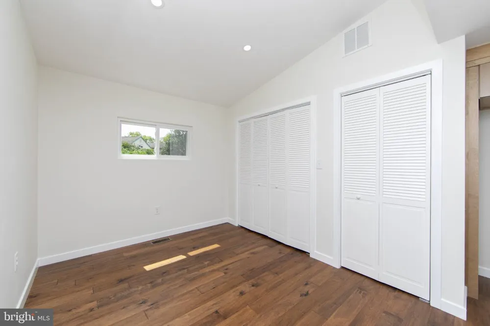 340 COLLINS LANE Maple Shade, NJ 08052