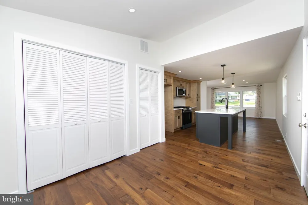 340 COLLINS LANE Maple Shade, NJ 08052