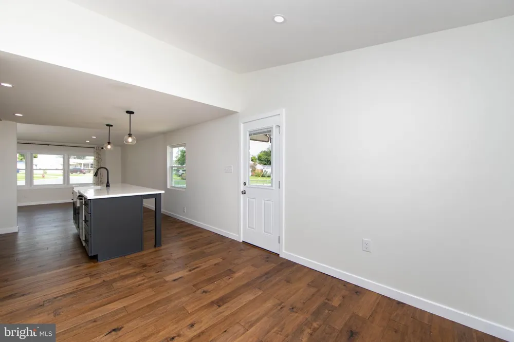 340 COLLINS LANE Maple Shade, NJ 08052